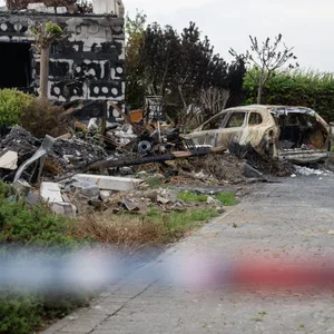 Nach der Explosion auf Rügen ist ein Feuer ausgebrochen und hat mehrere Häuser zerstört.