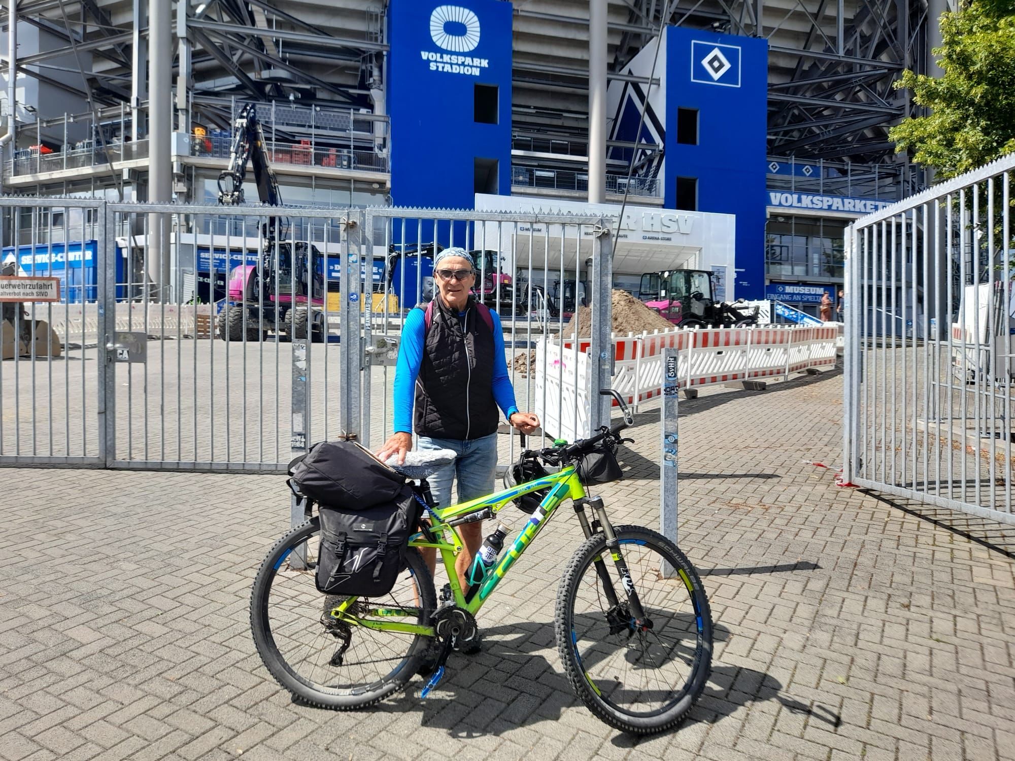 HSV-Fan Max Haberl mit seinem Fahrrad