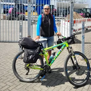 HSV-Fan Max Haberl mit seinem Fahrrad