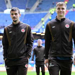 Weder Connor Metcalfe noch Adam Dzwigala oder David Otto (v.l.) hat bei St. Pauli einen Stammplatz inne. Für einen von ihnen steht der Abschied aus Hamburg bevor.