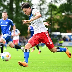 Nicolas Kisilowski im Testspiel gegen Verden im Dribbling