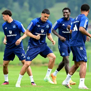 Andras Nemeth, Jonas David, Bakery Jatta und Ransford-Yeboah Koenigsdörffer im HSV-Training