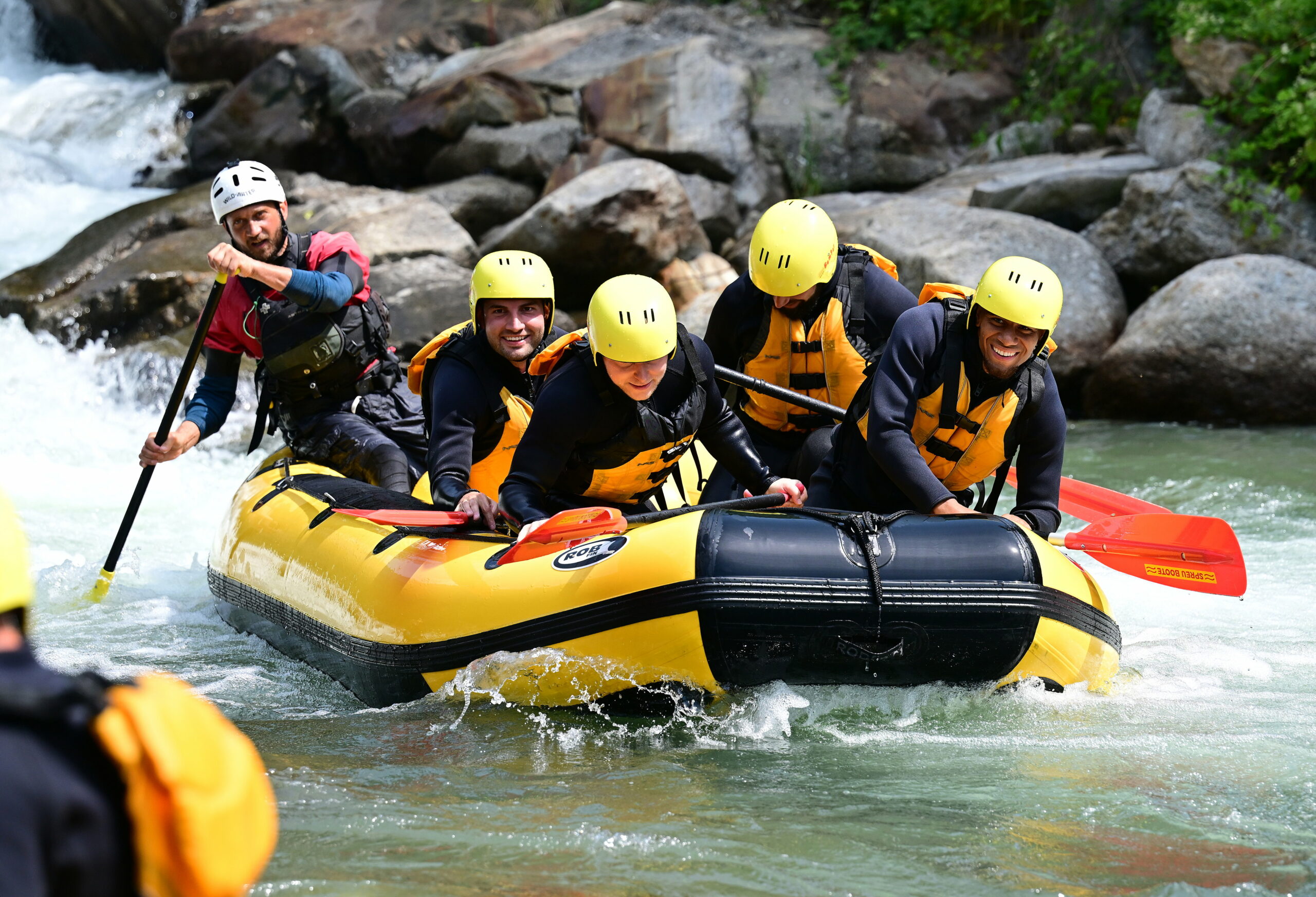 Die St. Pauli-Profis beim Rafting auf der Passer