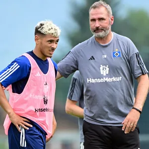 William Mikelbrencis (l.) erhielt lobende Worte von Coach Tim Walter – genauso wie Stephan Ambrosius, der wie Neuzugang Guilherme Ramos in St. Johann aber bisher meistens noch mit Einschränkungen trainierte.