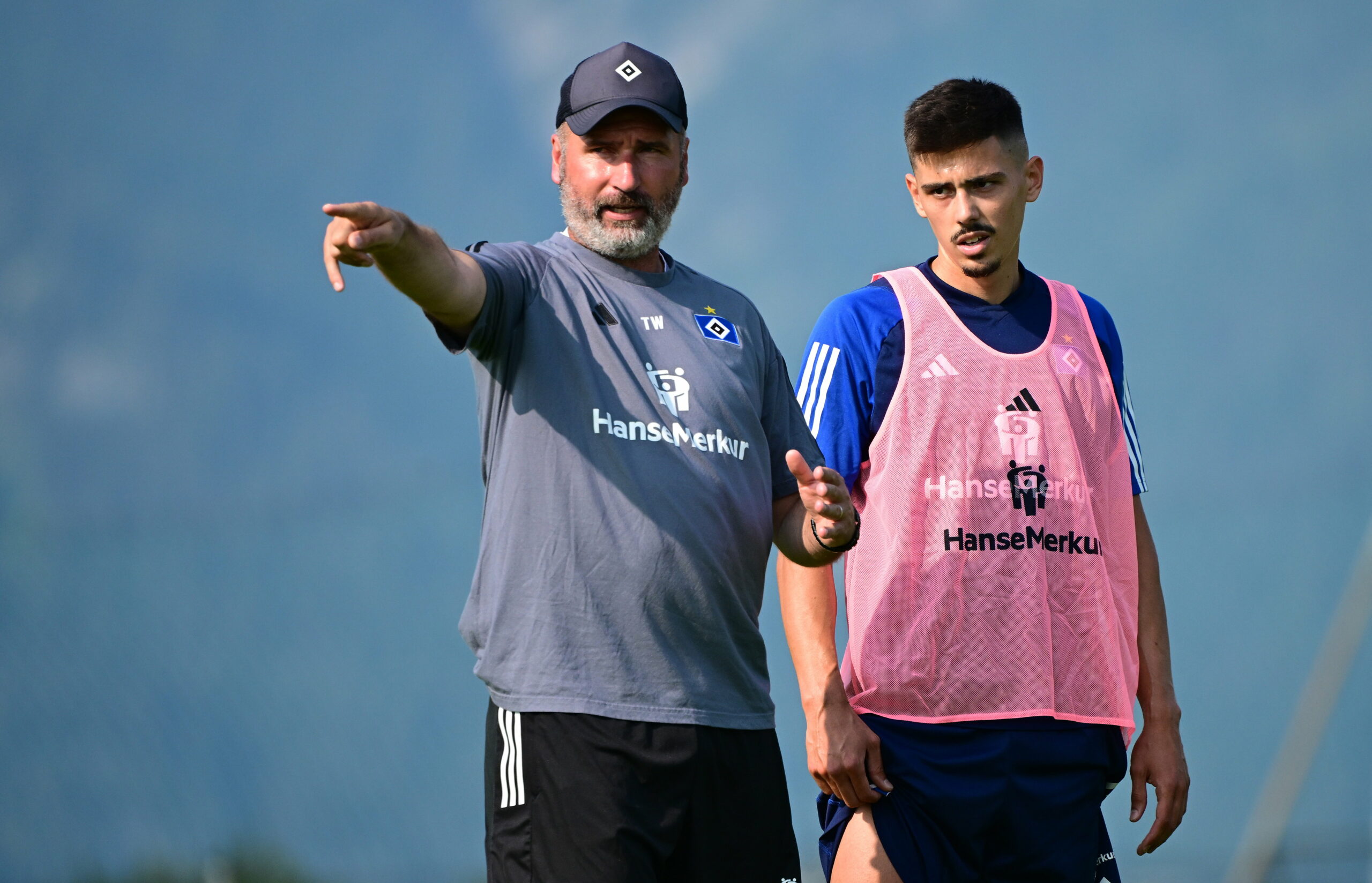 Dennis Hadzikadunic mit HSV-Trainer Tim Walter