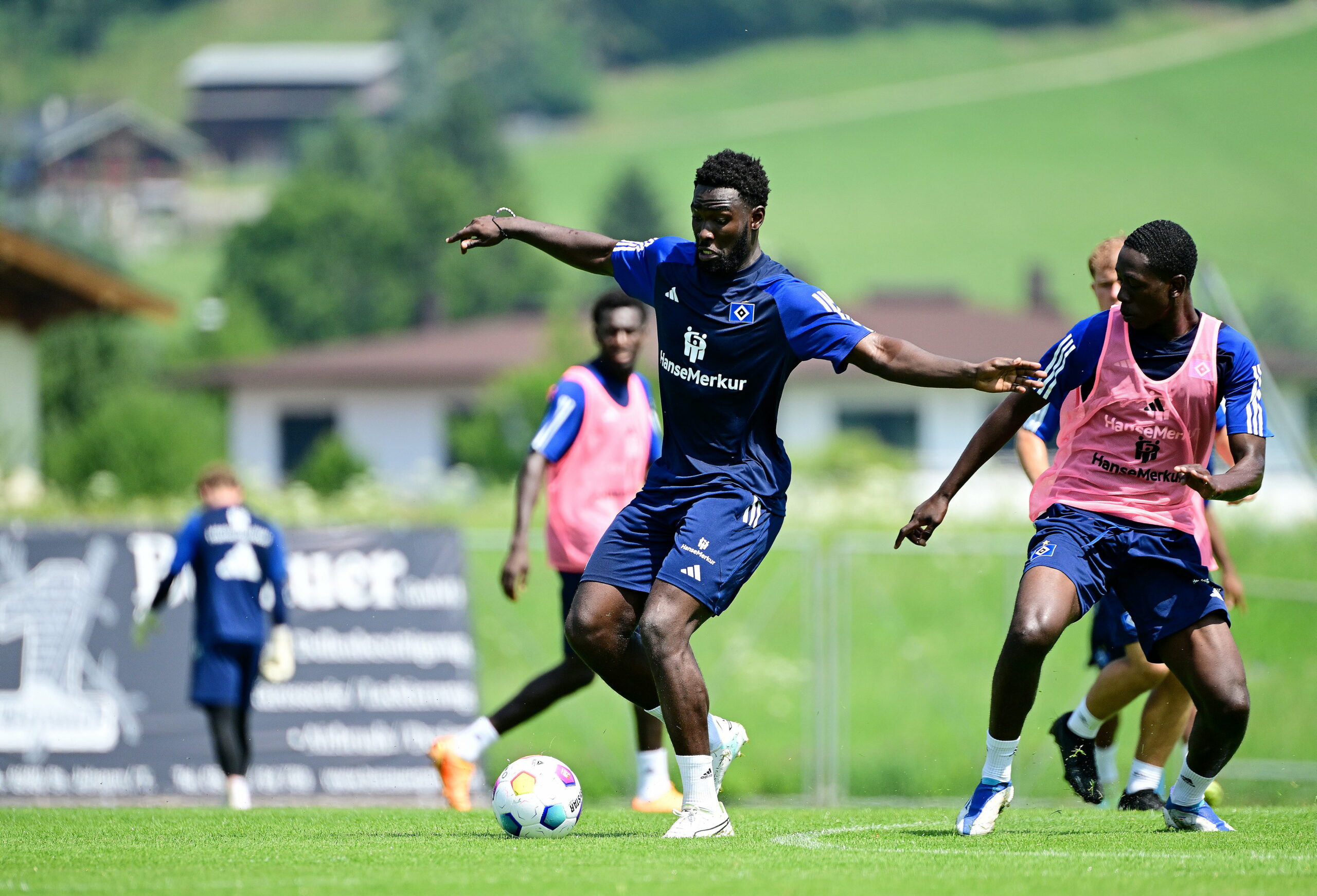 Stephan Ambrosius im Trainingszweikampf mit Elijah Krahn