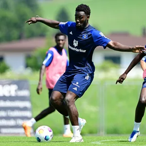 Stephan Ambrosius im Trainingszweikampf mit Elijah Krahn