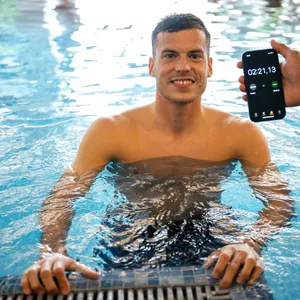 László Bénes bliebt mit 2:21 Minuten unter Wasser hinter dem Sieger Matheo Raab zurück (2:40).