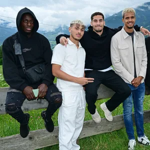 Die HSV-Profis Jean-Luc Dompé, William Mikelbrencis, Ludovit Reis, Robert Glatzel, András Németh, László Bénes in den Tiroler Bergen