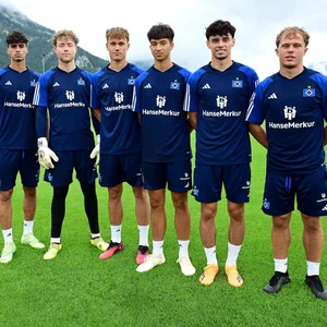 Die HSV-Talente Omar Megeed, Hannes Hermann, Luis Seifert, Felix Paschke, Nicolas Kisilowski und Tom Sanne
