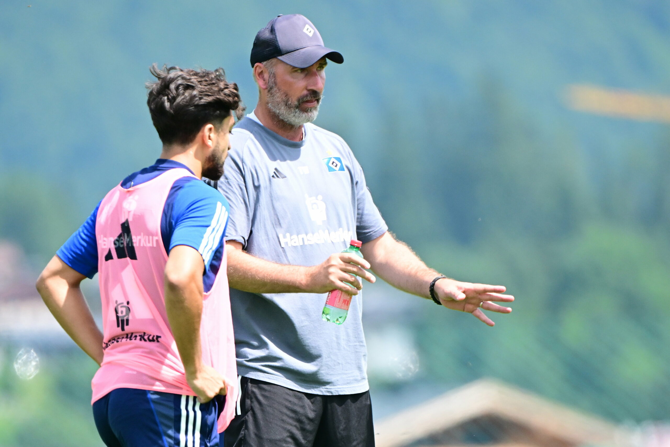 HSV-Trainer Tim Walter im Gespräch mit Immanuel Pherai