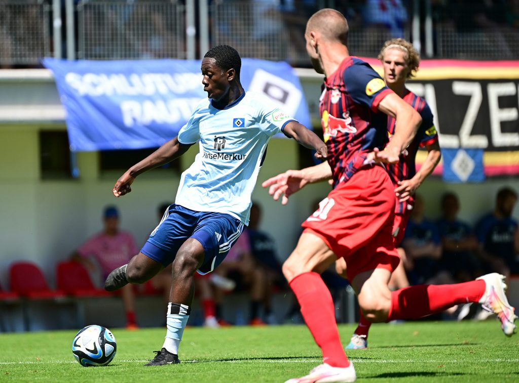 Elijah Krahn beim HSV-Test gegen Salzburg