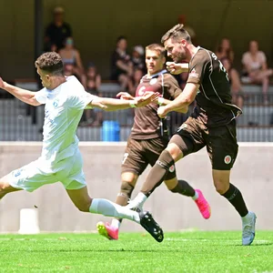 Von Offensivkräften wie Andreas Albers erwartet St. Paulis Trainer Fabian Hürzeler noch eine Steigerung.
