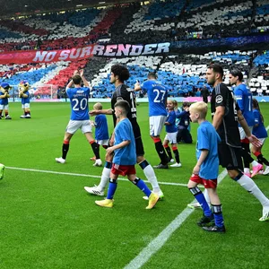 HSV-Spieler laufen in Glasgow ein