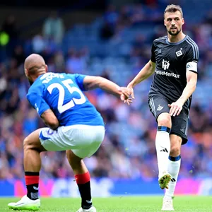 Jonas Meffert im HSV-Testspiel gegen Glasgow