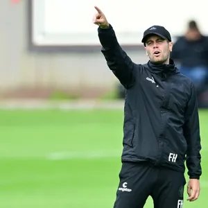 Fabian Hürzeler gibt im Training die Richtung vor.