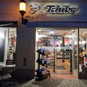 Tchibo sieht die Gründe für die roten Zahlen in Kosten und Konsumrückhaltung. (Symbolbild)