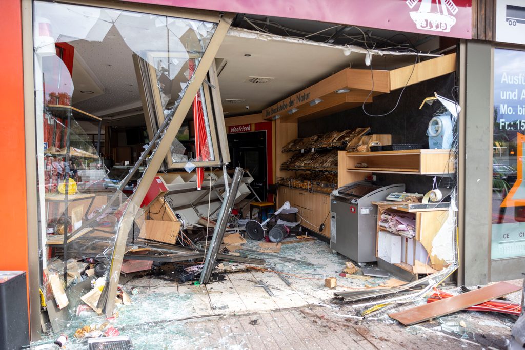 Der völlig zerstörte Verkaufsraum der Bäckerei.