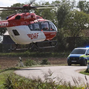 Beim Transport ins Krankenhaus mit dem Rettungshubschrauber starb der Motorradfahrer.