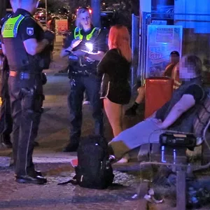 In Heimfeld wurde am Montagabend ein Mann festgenommen, der einen anderen mit einer Glasflasche angegriffen haben soll.