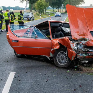 Der Fahrer des Alfa Romeo Montreal verletzte sich bei dem Unfall schwer.