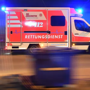 Rettungswagen im Einsatz (Symbolbild).