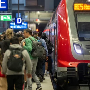 Mann belästigr Frau in Regionalbahn – festnahme in Rostock
