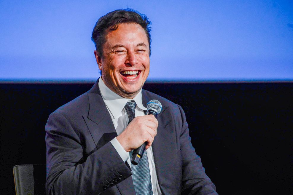 Elon Musk, Gründer von Tesla, besucht die Offshore Northern Seas 2022 (ONS).