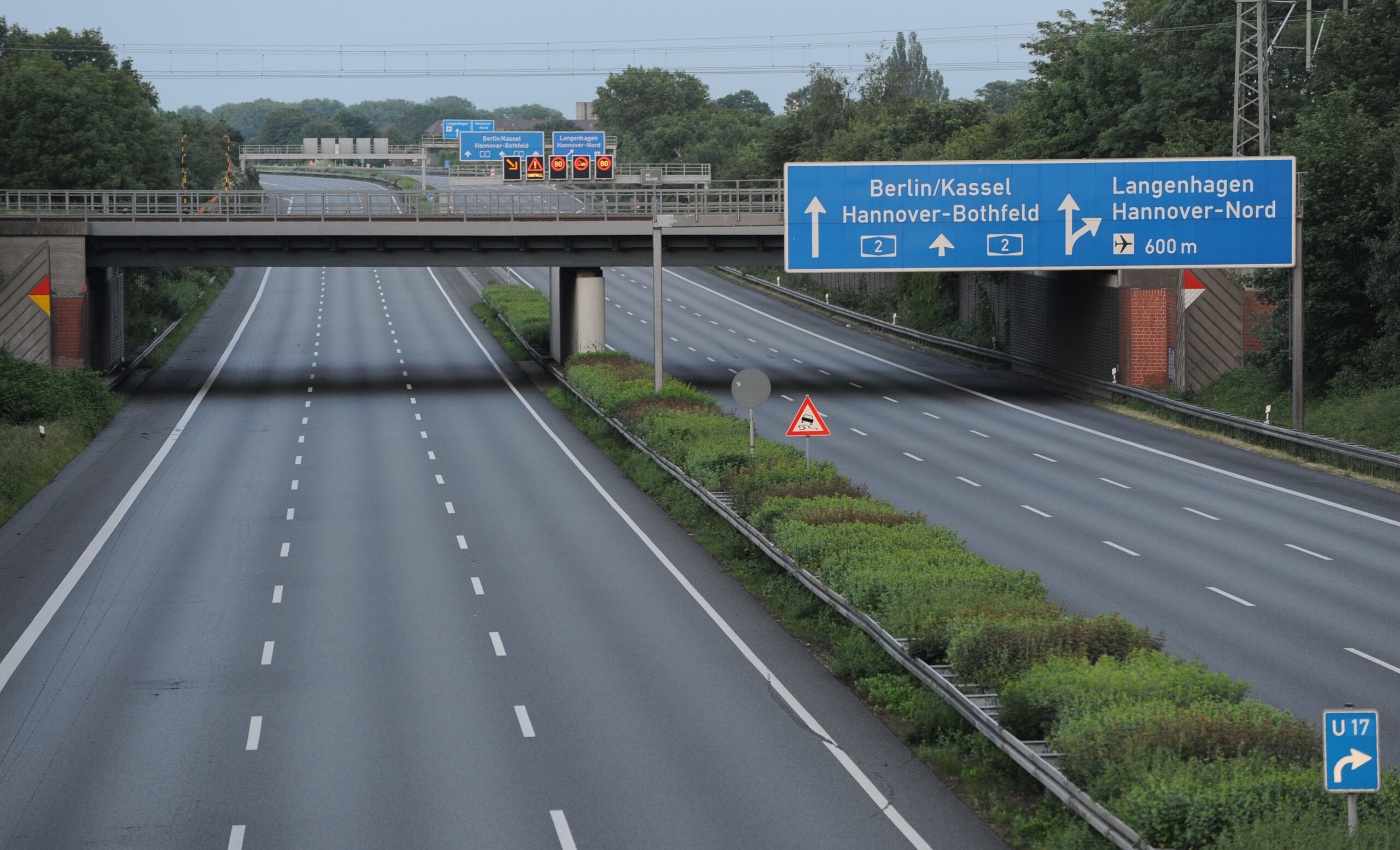 Tote Frau an der Autobahn bei Hannover-Bothfeld | MOPO