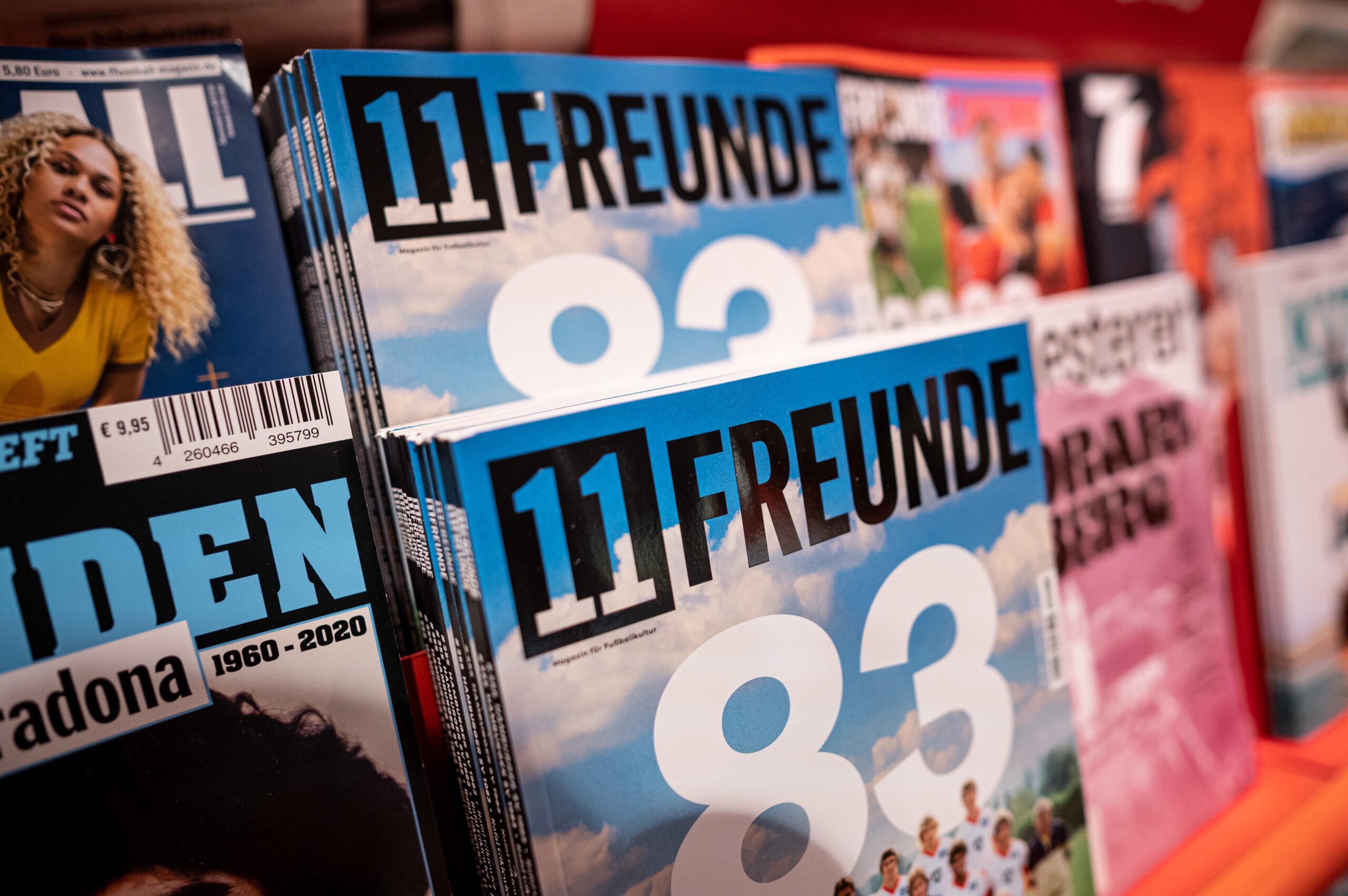 Das Fußballmagazin „11 Freunde“ erscheint künftig unter dem Dach der Hamburger Spiegel-Gruppe.