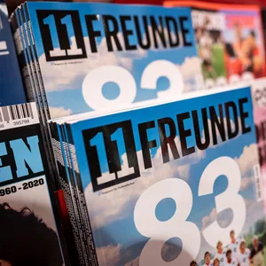 Das Fußballmagazin „11 Freunde“ erscheint künftig unter dem Dach der Hamburger Spiegel-Gruppe.