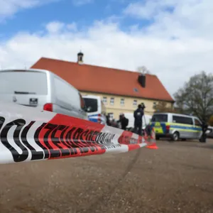 Foto von einem polizeilichen Absperrband.