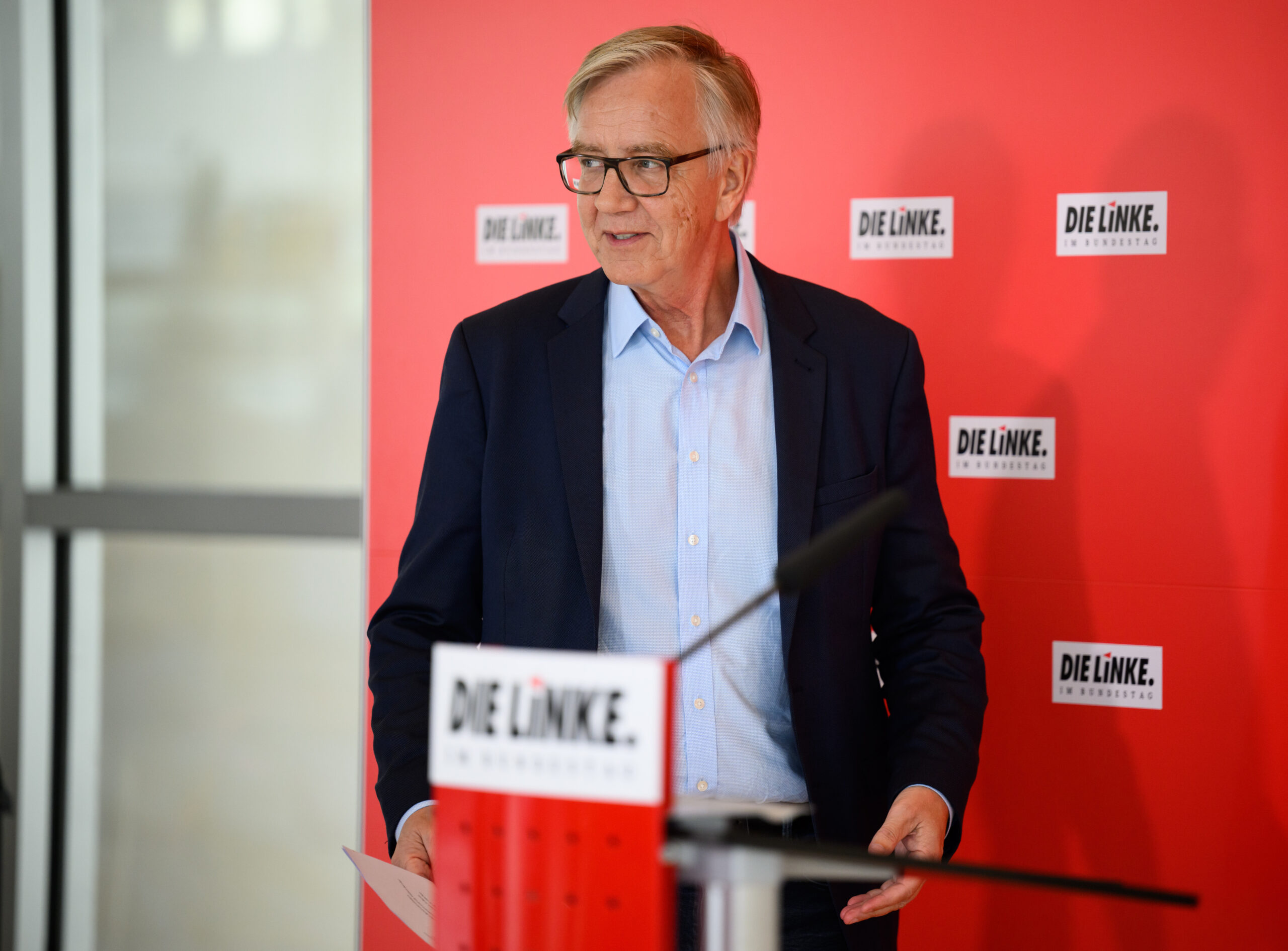 Dietmar Bartsch, Vorsitzender der Bundestagsfraktion der Partei Die Linke, kommt zu einem Pressestatement vor der Fraktionssitzung der Linken im Deutschen Bundestag. (Archivbild)