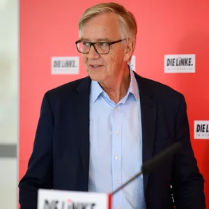Dietmar Bartsch, Vorsitzender der Bundestagsfraktion der Partei Die Linke, kommt zu einem Pressestatement vor der Fraktionssitzung der Linken im Deutschen Bundestag. (Archivbild)