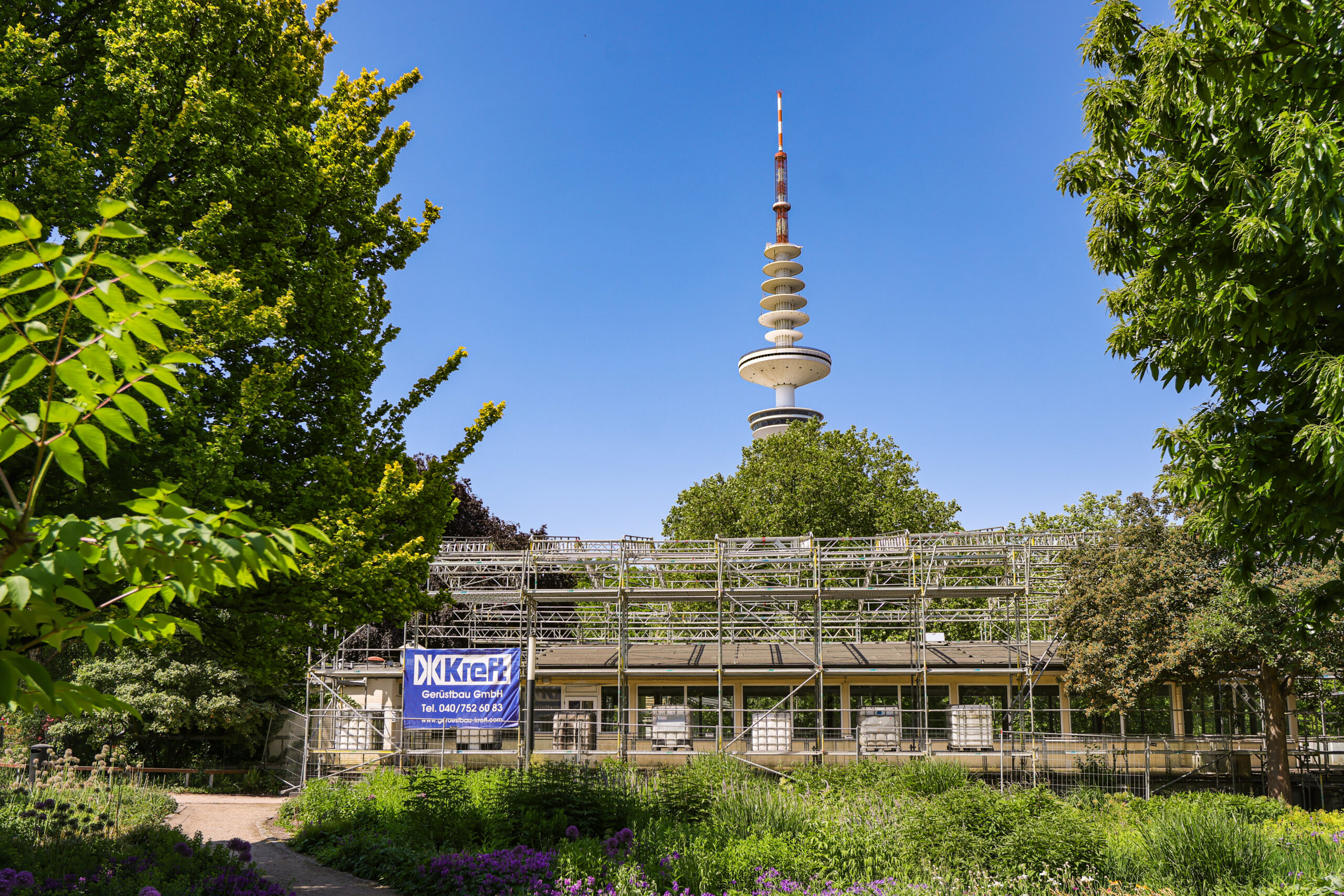 Das Café Seeterrassen in Planten un Blomen steht seit mehr als zwei Jahren leer. Den Platz davor könnte man bis zur Sanierung nutzen.