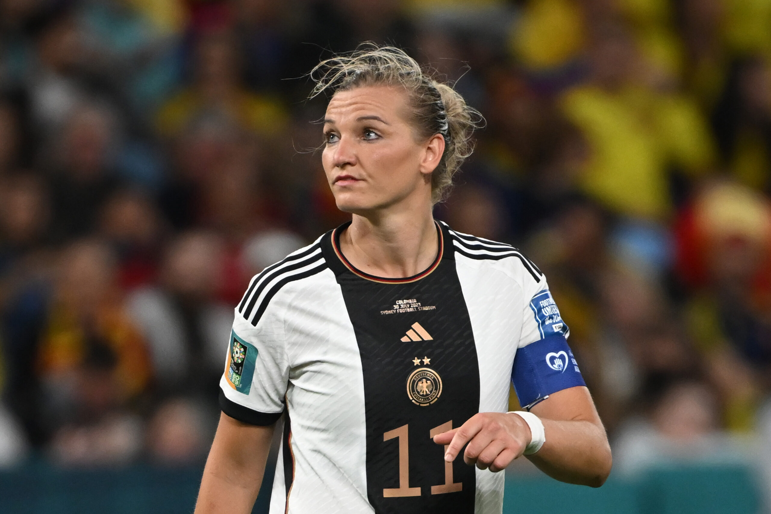 Alexandra Popp guckt unzufrieden während des Spiels gegen Kolumbien.