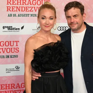 Die Schauspieler Sebastian Bezzel und Lisa Maria Potthoff auf der Weltpremiere von „Rehragout Rendevouz“