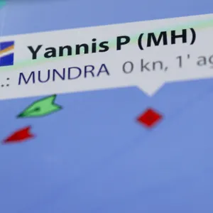 Der Standort von dem Tanker „Yannis P.“ auf einem Smartphone