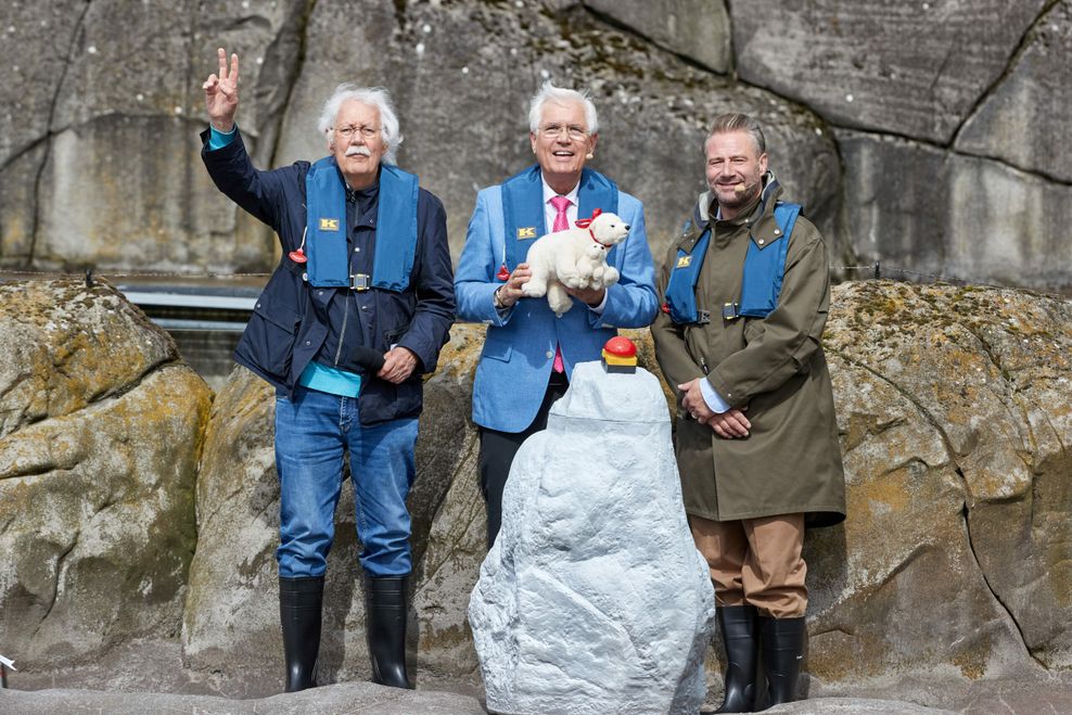 Taufe des Eisbärbabys im Tierpark Hagenbeck