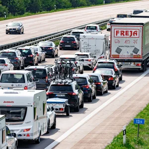 Am Wochenende staute sich der Rückreiseverkehr auf der A1 bei Hamburg gleich mehrfach.