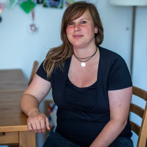 Chiara Malz ist Polizistin in Rostock und gleichzeitig Unterstützerin der Letzten Generation.