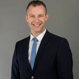 Der niedersächsische CDU-Landtagsabgeordnete André Hüttemeyer ist nach einer Strafanzeige gegen ihn von allen Ämtern zurückgetreten.