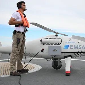 Maintainer Francesco Satorres Remesal ist mit einer Drohne in der Nordsee auf der Suche nach Umweltsündern.