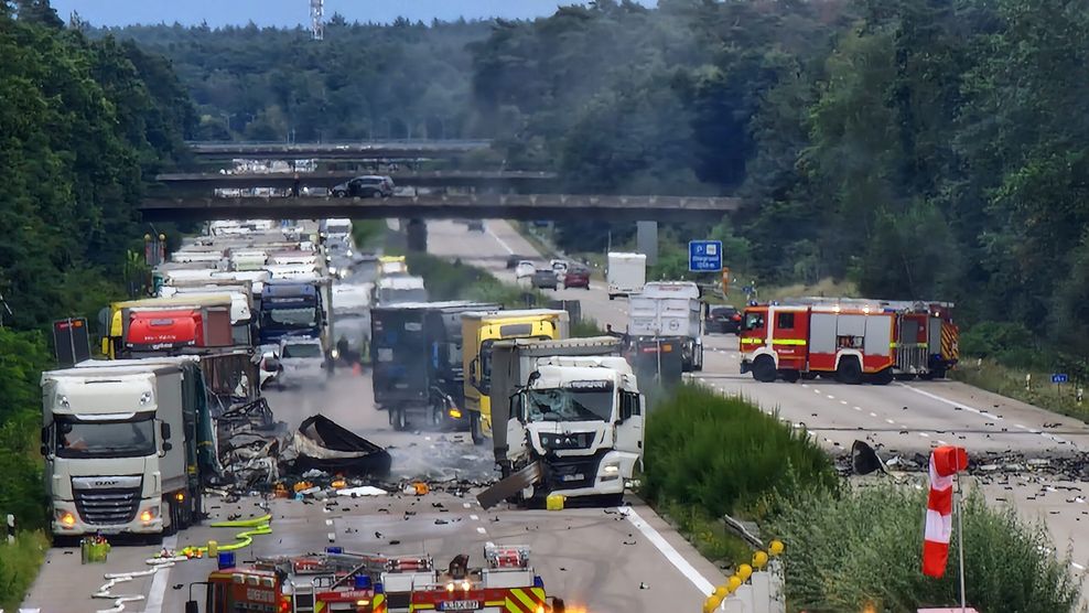 Die A2 war nach dem schrecklichen Unfall voll gesperrt.