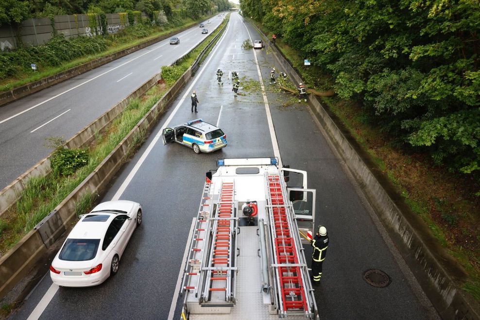 Auf der A24 in Marienthal verursachte der Sturm eine Vollsperrung.