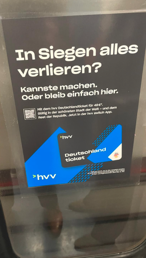HVV-Plakat mit dem Aufdruck: „In Siegen alles verlieren? - Kannste machen oder bleib einfach hier."