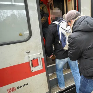 Taschendebstahl beim Einsteigen – Bundespolizei nimmt zwei Frauen fest