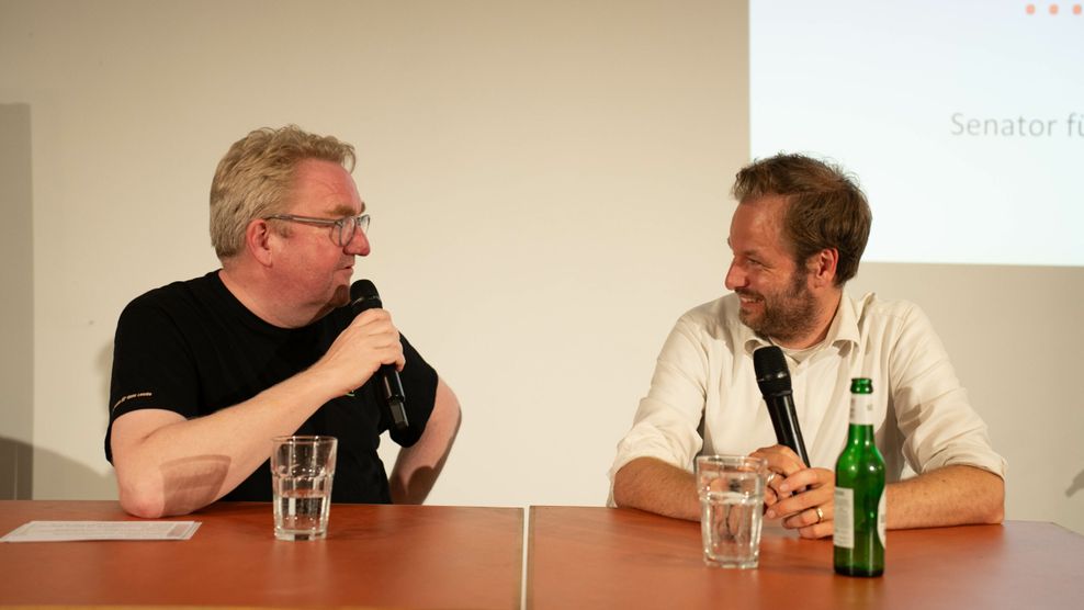 Lars Meier und Anjes Tjarks (Grüne) beim launigen Interview beim N-Klub.