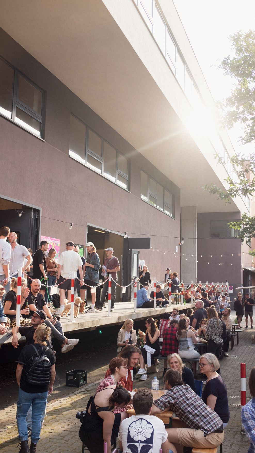 Nette Leute treffen, beeindruckende Fotografien anschauen – das ist das Sommerfest der Akademie für Fotografie.