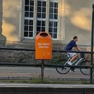 Kvein behrens auf dem Fahrrad